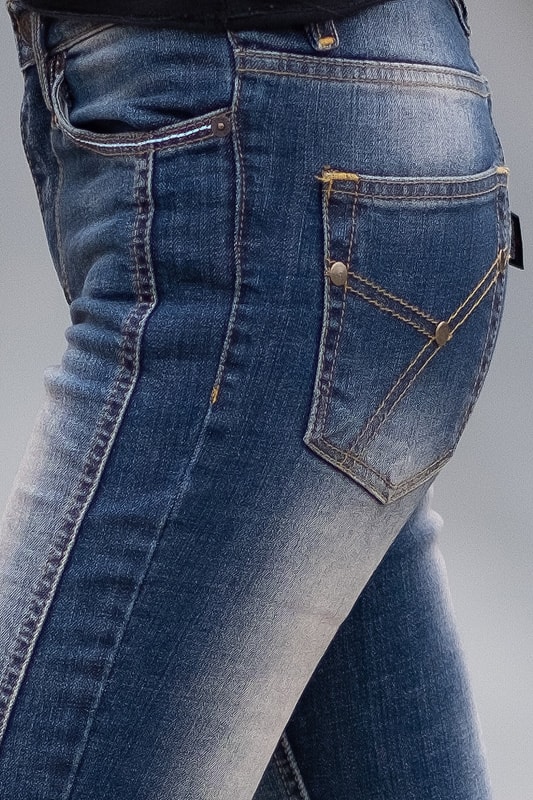 Damen Jeanshose im Detail